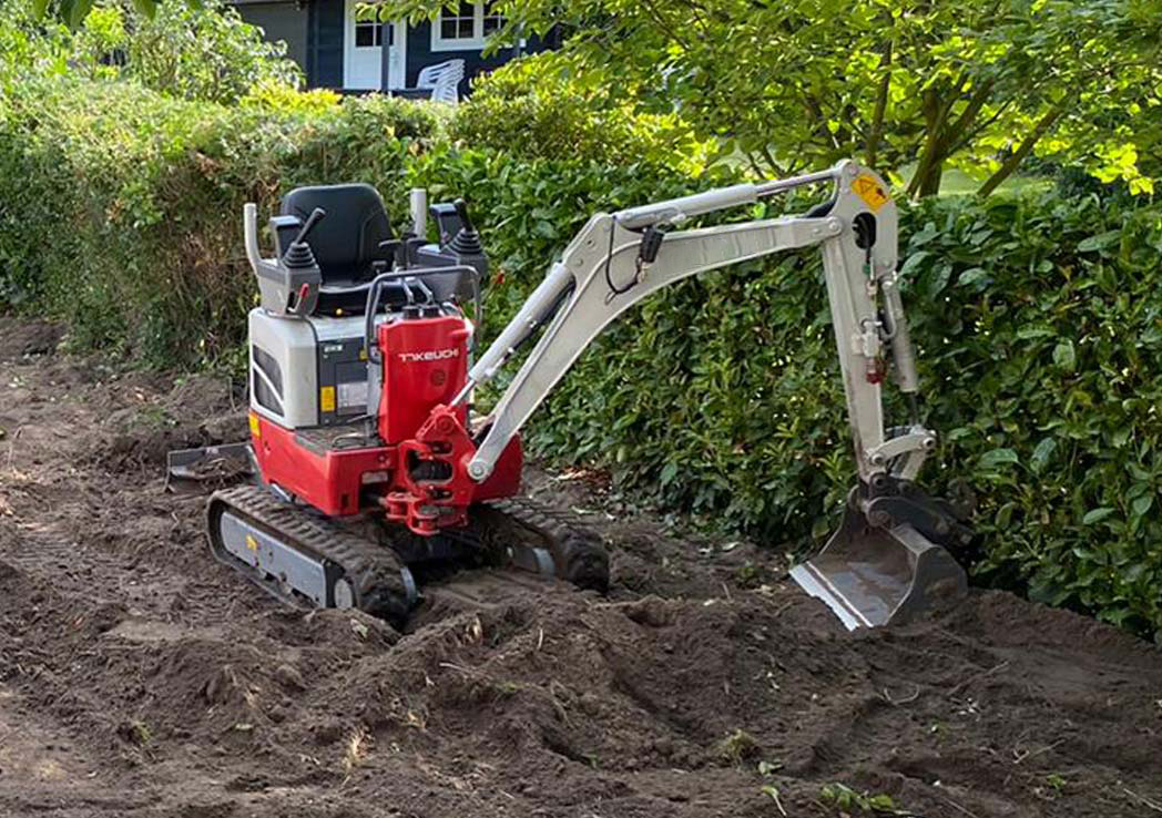 Takeuchi TB210R minigraver 